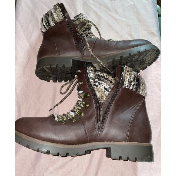 Gently worn Woman’s Sketchers winter boots Size 9 - Picture 2 of 8